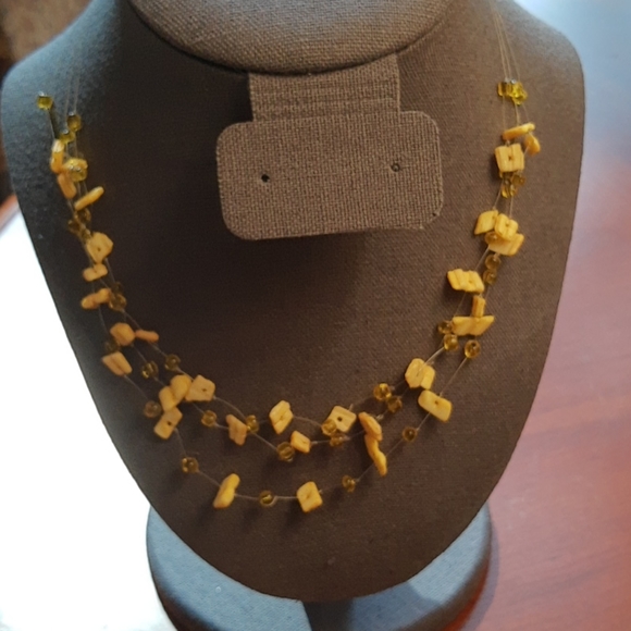 Golden yellow 💛 beaded necklace. - Picture 6 of 6